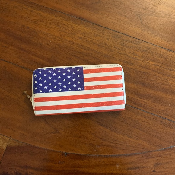 USA Flag Zip Wallet - Picture 3 of 6
